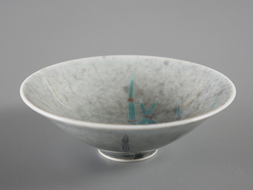 色絵薄墨墨はじき砥草文盃