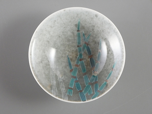 色絵薄墨墨はじき砥草文盃